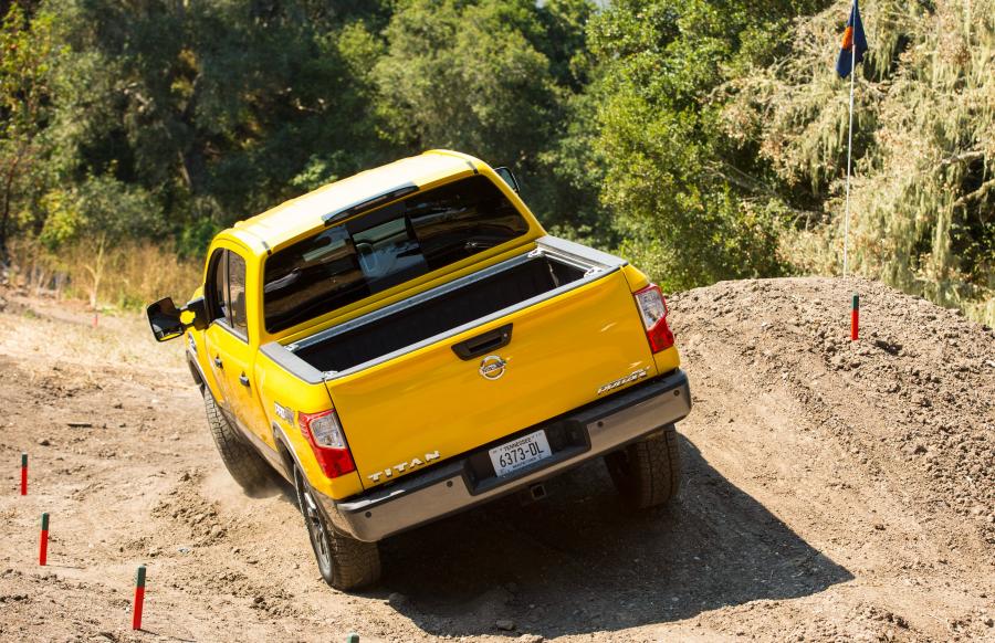  Nissan Titan PRO-4X Crew Cab 2016 года  (фото 9 из 15)